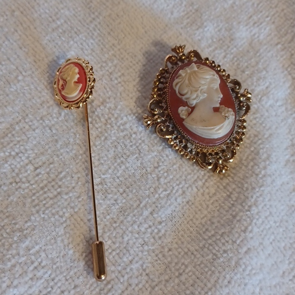 Vintage brooch cameo Avon And Cameo Pin